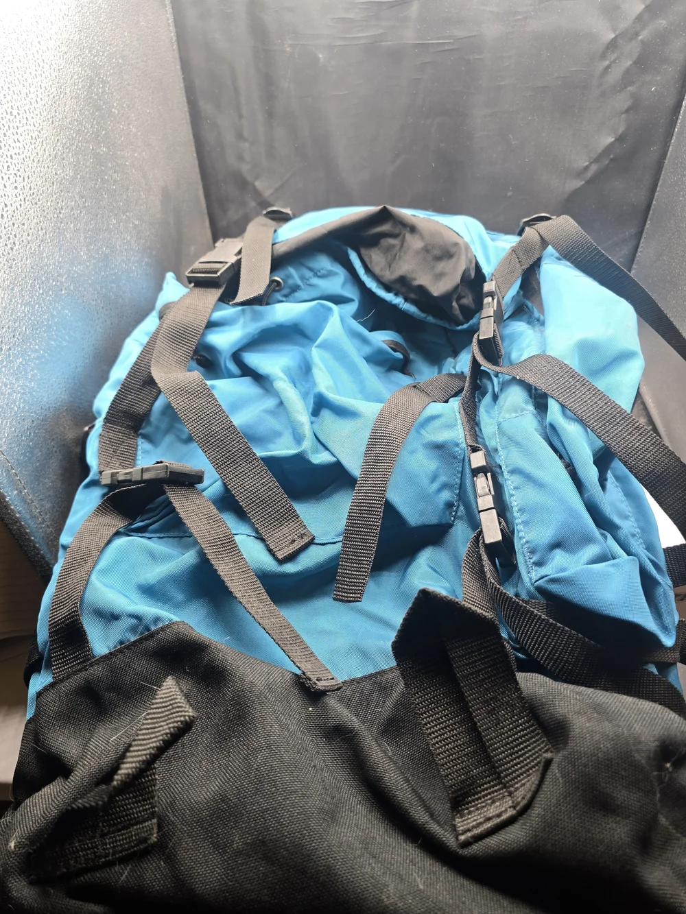 Blue Lightweight Men's Backpack‎ with Multiple Straps